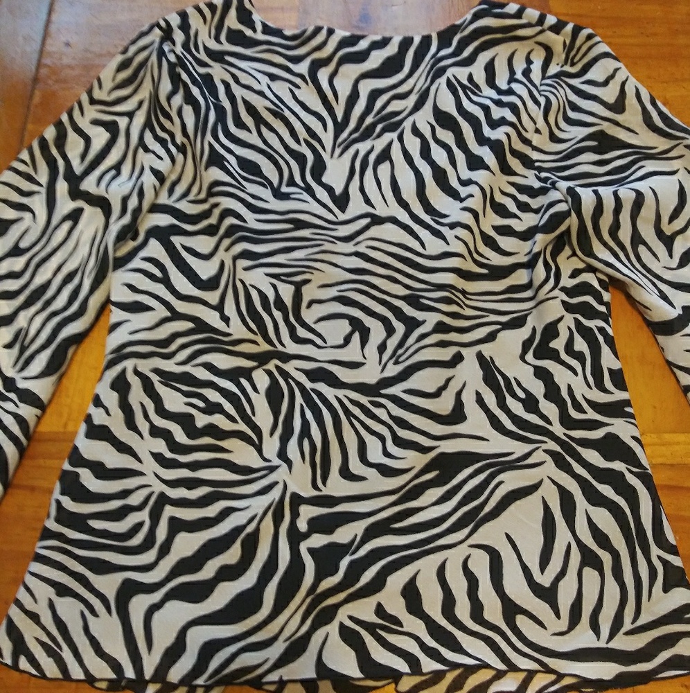 Kemp black and White A frame dressy blouse
